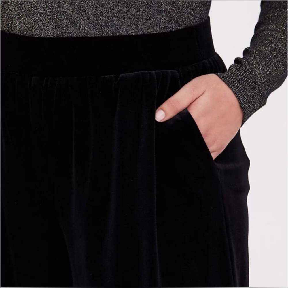 Torrid Black Velour Wide Leg Crop Pants Size 2X - Picture 5 of 10